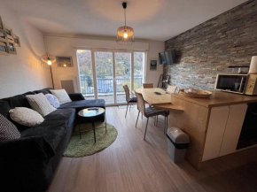 Appartement avec terrasse et parking, 2 chambres, au cœur des montagnes - FR-1-812-90